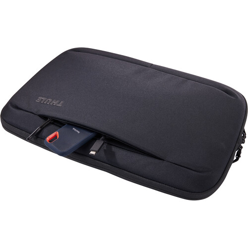 HUSA THULE Subterra MacBook 16 inch, 1 compartiment, buzunar frontal, nylon, negru, "TSS416 BLACK"/ 3205032 HUSA THULE Subterra MacBook 16 inch, 1 compartiment, buzunar frontal, nylon, negru, "TSS416 BLACK"/ 3205032